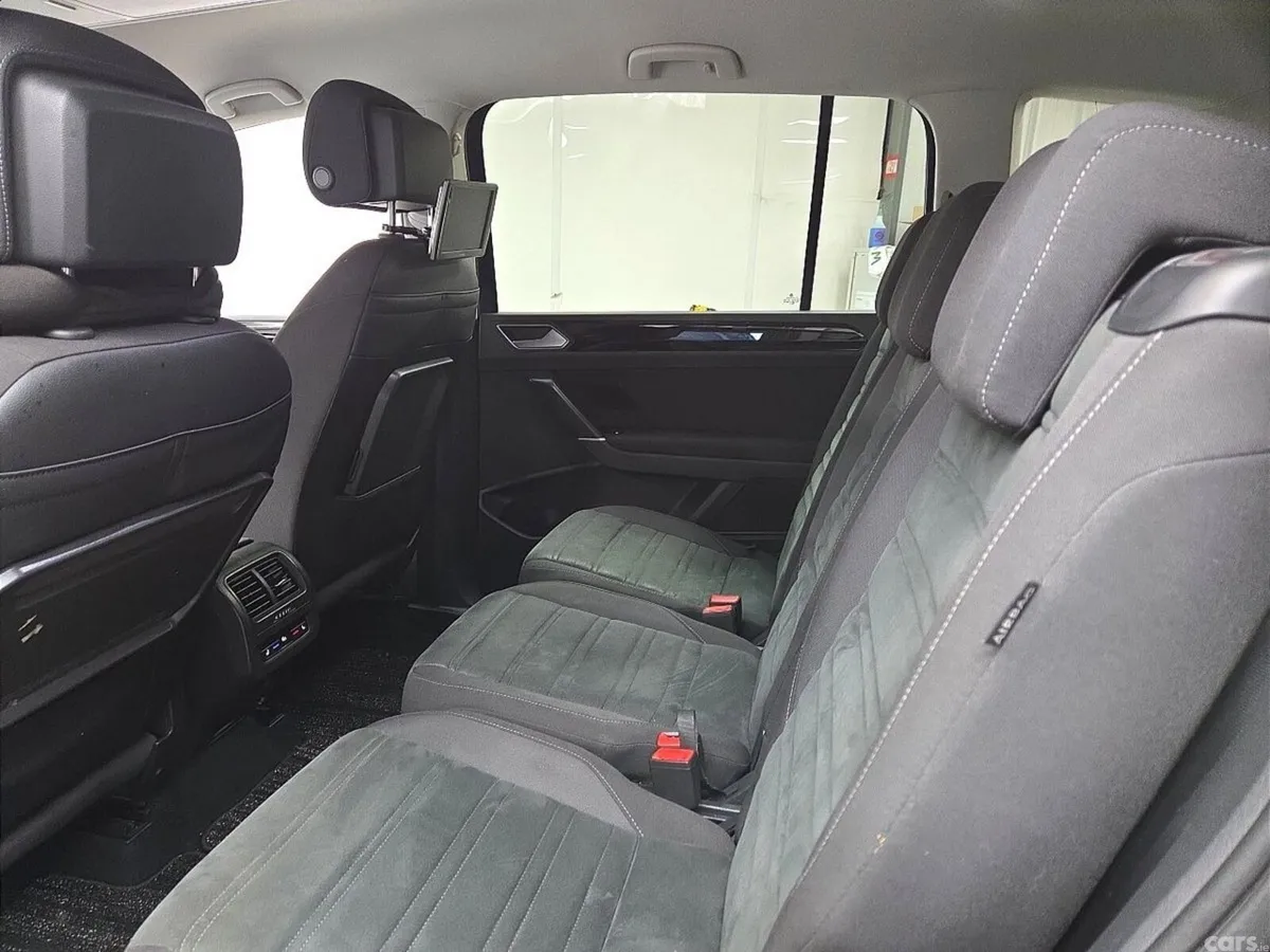 Volkswagen Touran MPV, Petrol, 2018, Blue