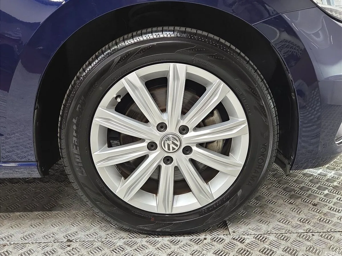 Volkswagen Touran MPV, Petrol, 2018, Blue