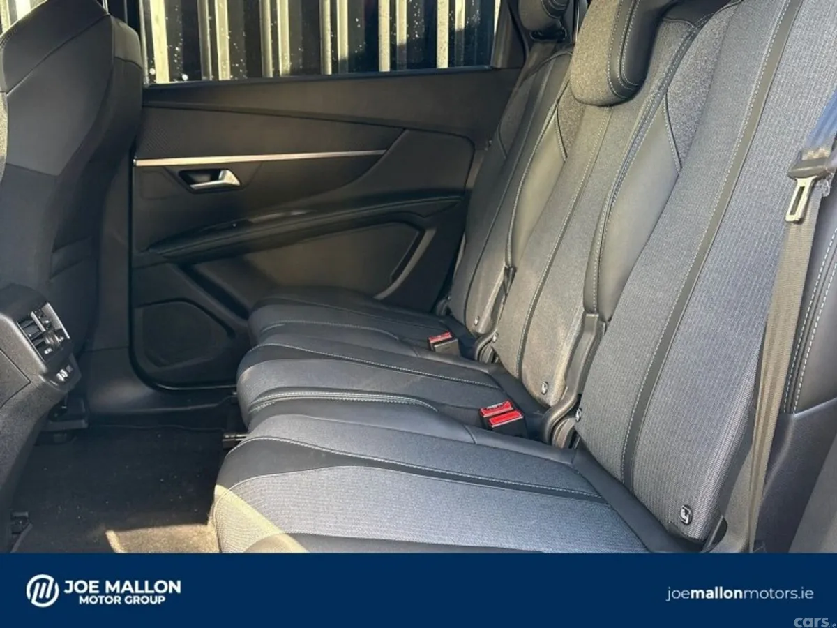 Peugeot 5008 MPV, Diesel, 2025, Blue