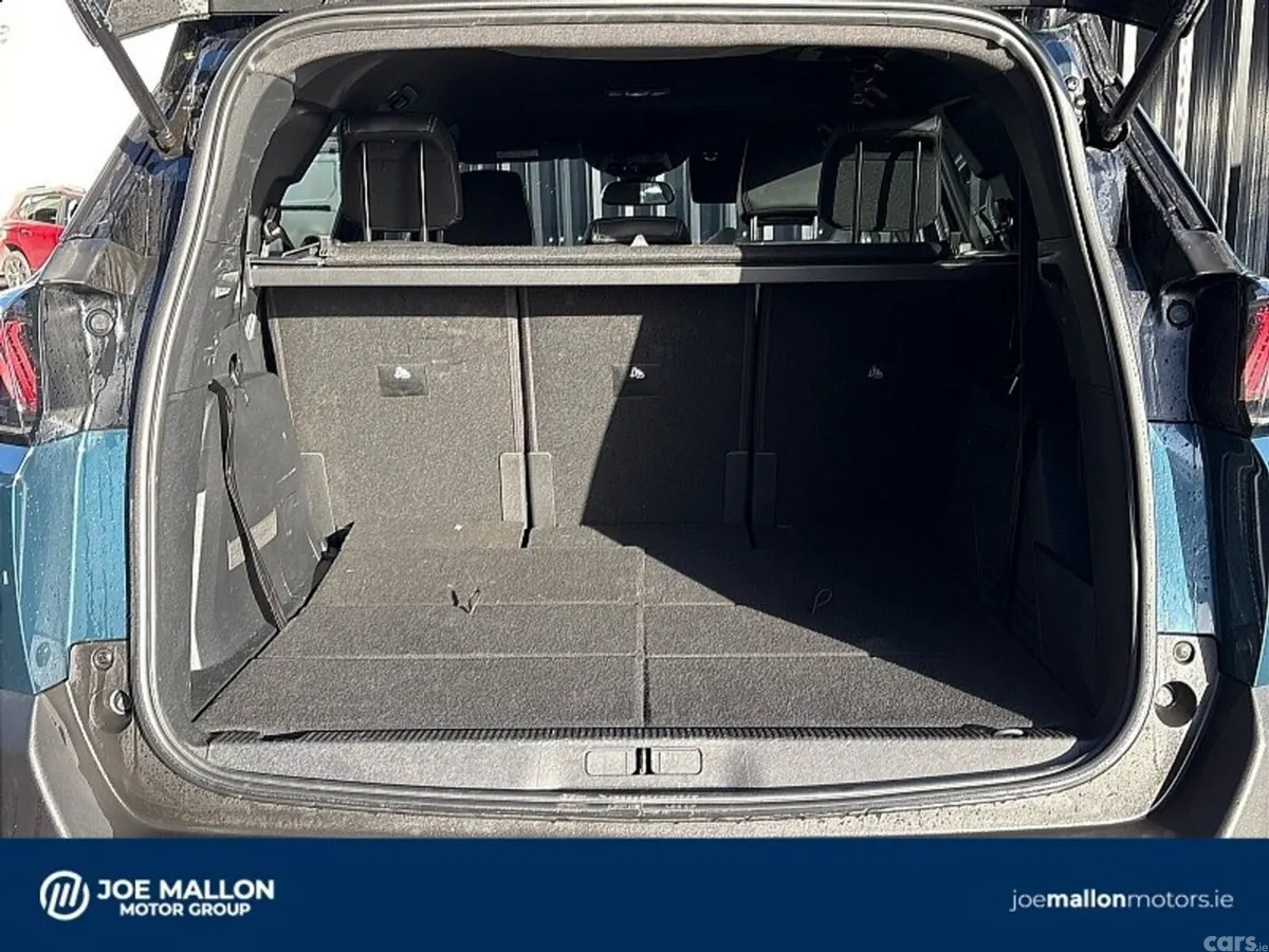 Peugeot 5008 MPV, Diesel, 2025, Blue