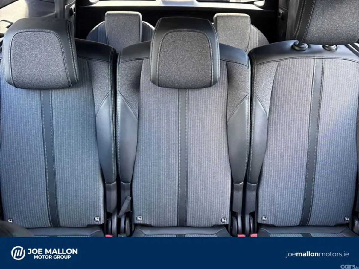 Peugeot 5008 MPV, Diesel, 2025, Blue