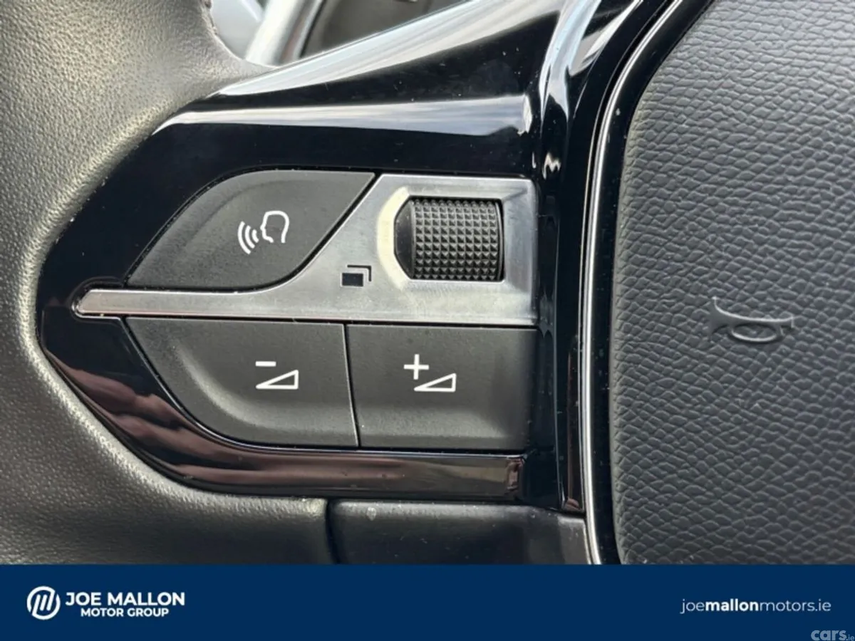 Peugeot 5008 MPV, Diesel, 2025, Blue