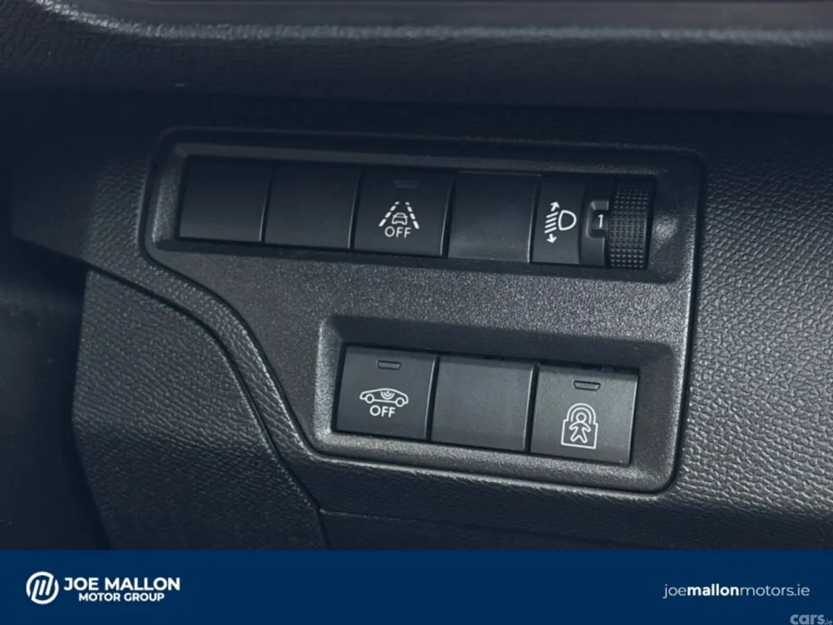 Peugeot 5008 MPV, Diesel, 2025, Blue