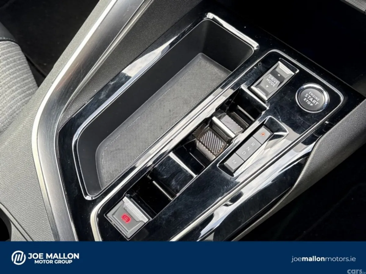 Peugeot 5008 MPV, Diesel, 2025, Blue