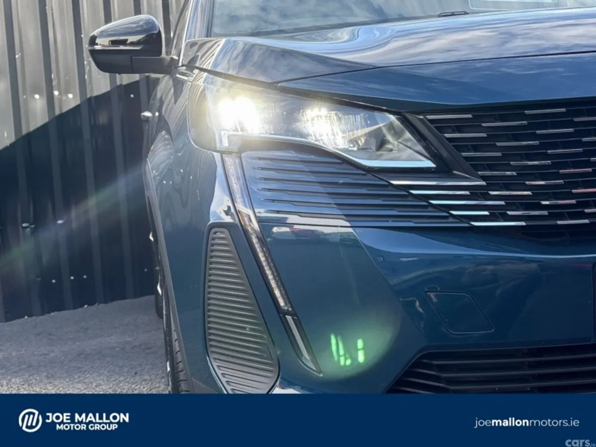Peugeot 5008 MPV, Diesel, 2025, Blue