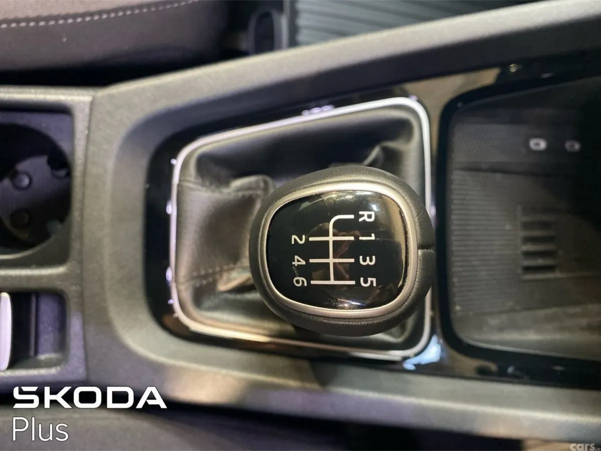 Skoda Octavia Saloon, Petrol, 2026, Black