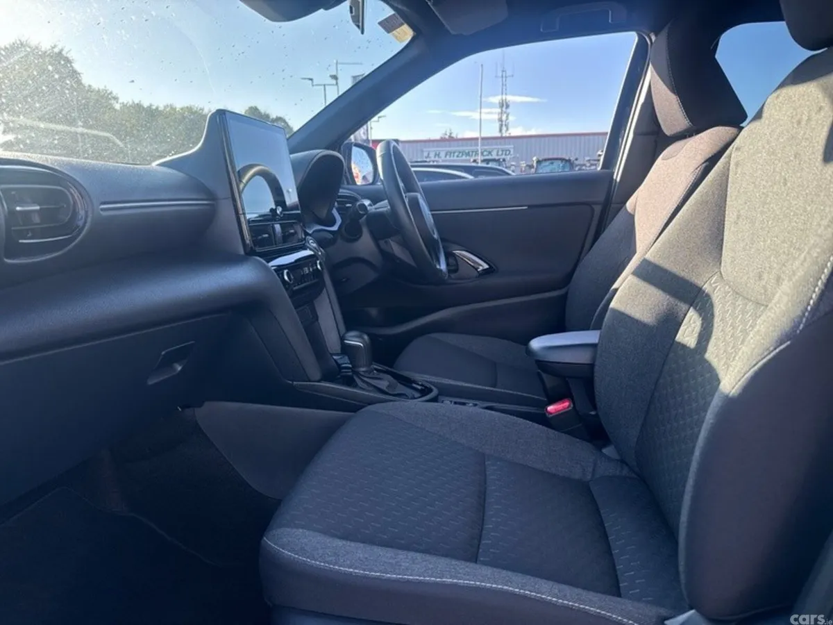 Toyota Yaris Cross Hatchback, Petrol Hybrid, 2026, Green