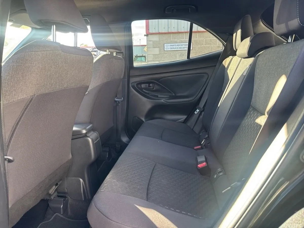Toyota Yaris Cross Hatchback, Petrol Hybrid, 2026, Black