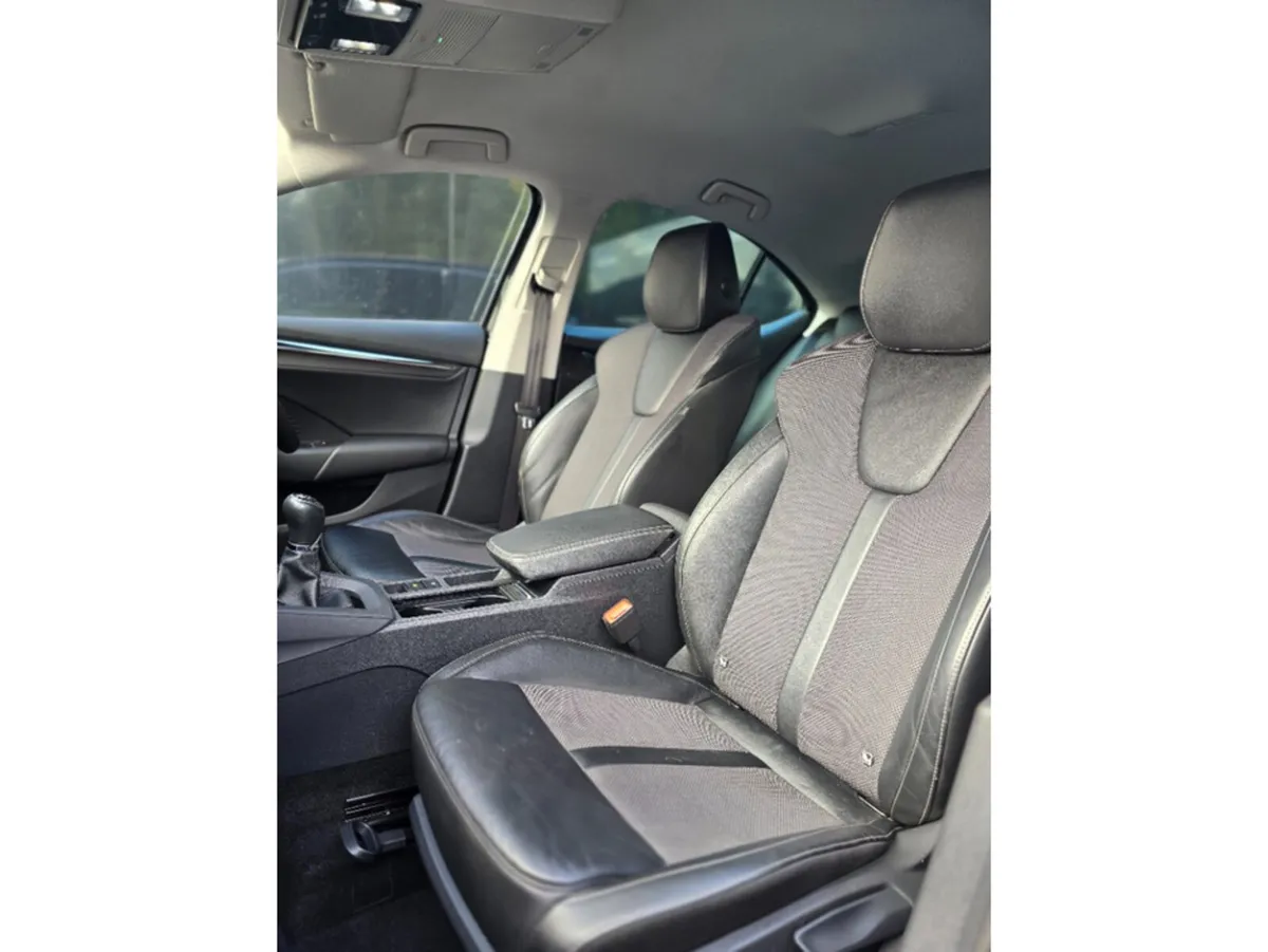 Skoda Octavia Hatchback, Diesel, 2023, Black