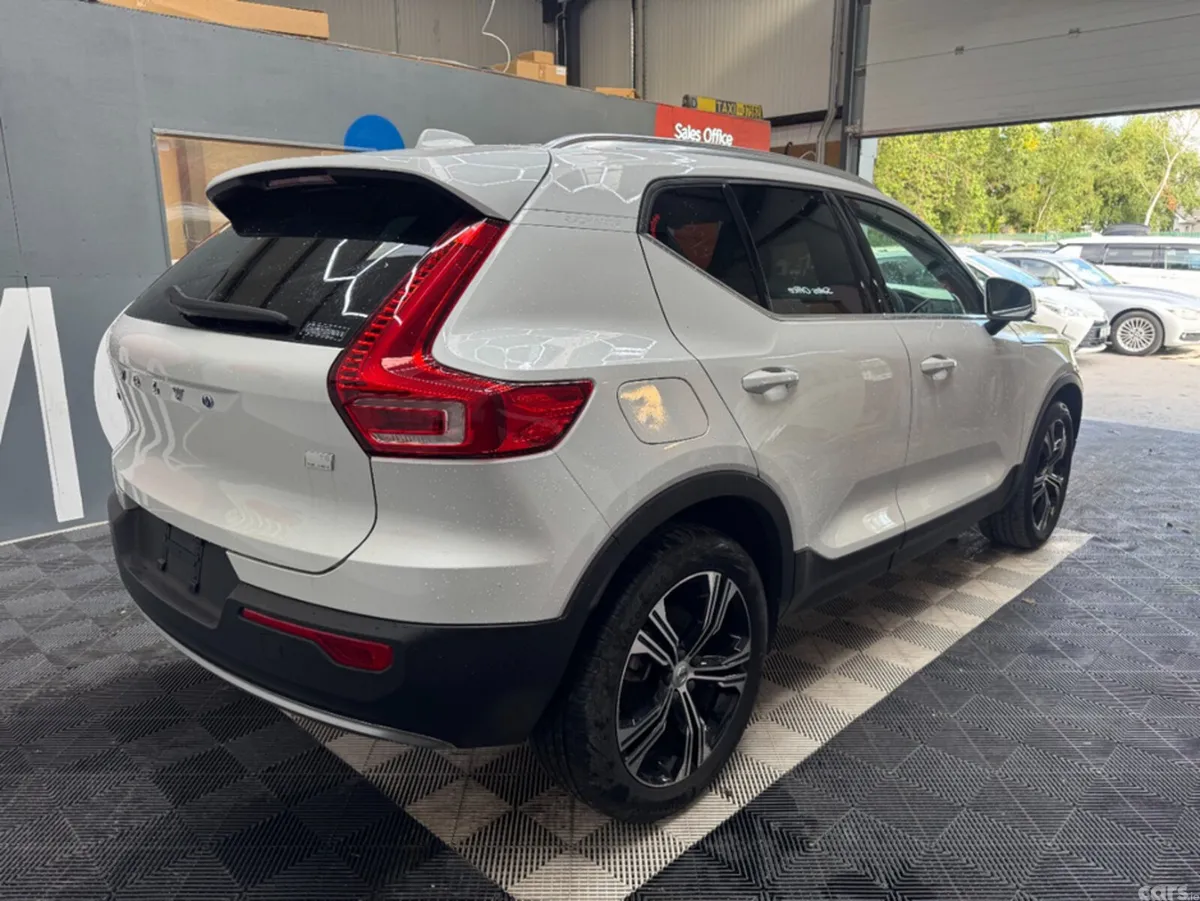 Volvo XC40 SUV, Petrol Hybrid, 2022, White