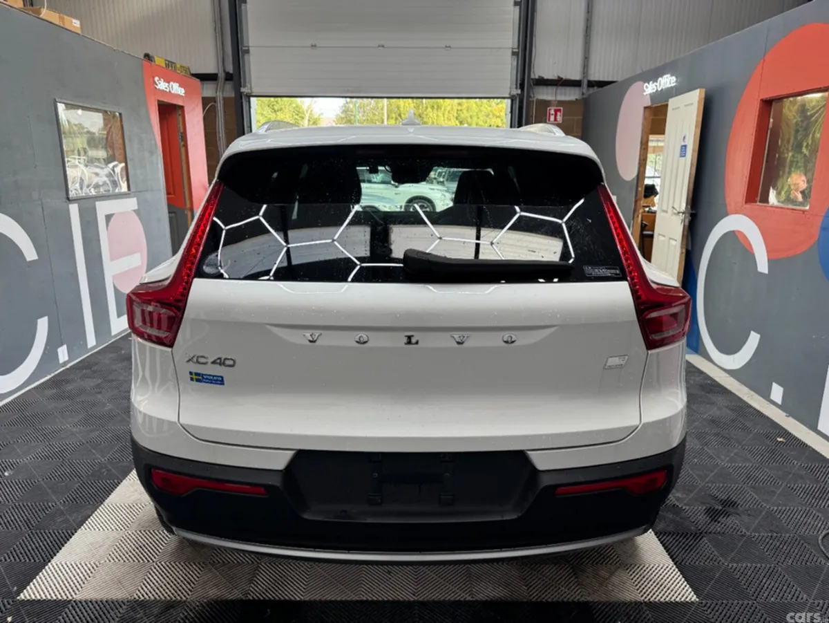 Volvo XC40 SUV, Petrol Hybrid, 2022, White