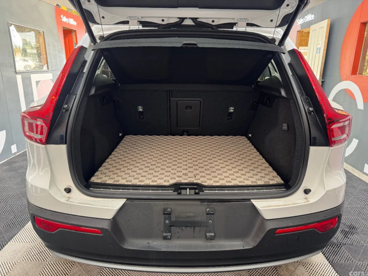 Volvo XC40 SUV, Petrol Hybrid, 2022, White