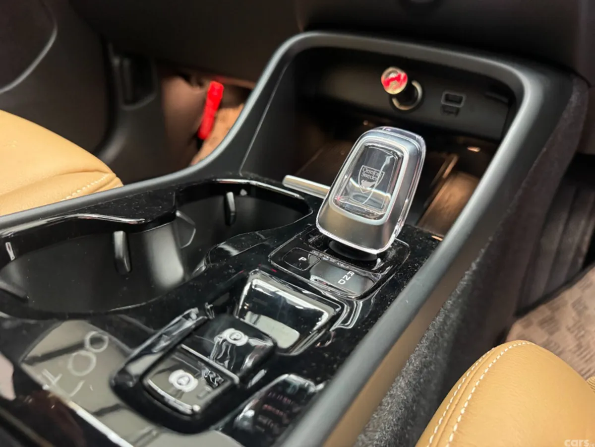 Volvo XC40 SUV, Petrol Hybrid, 2022, White