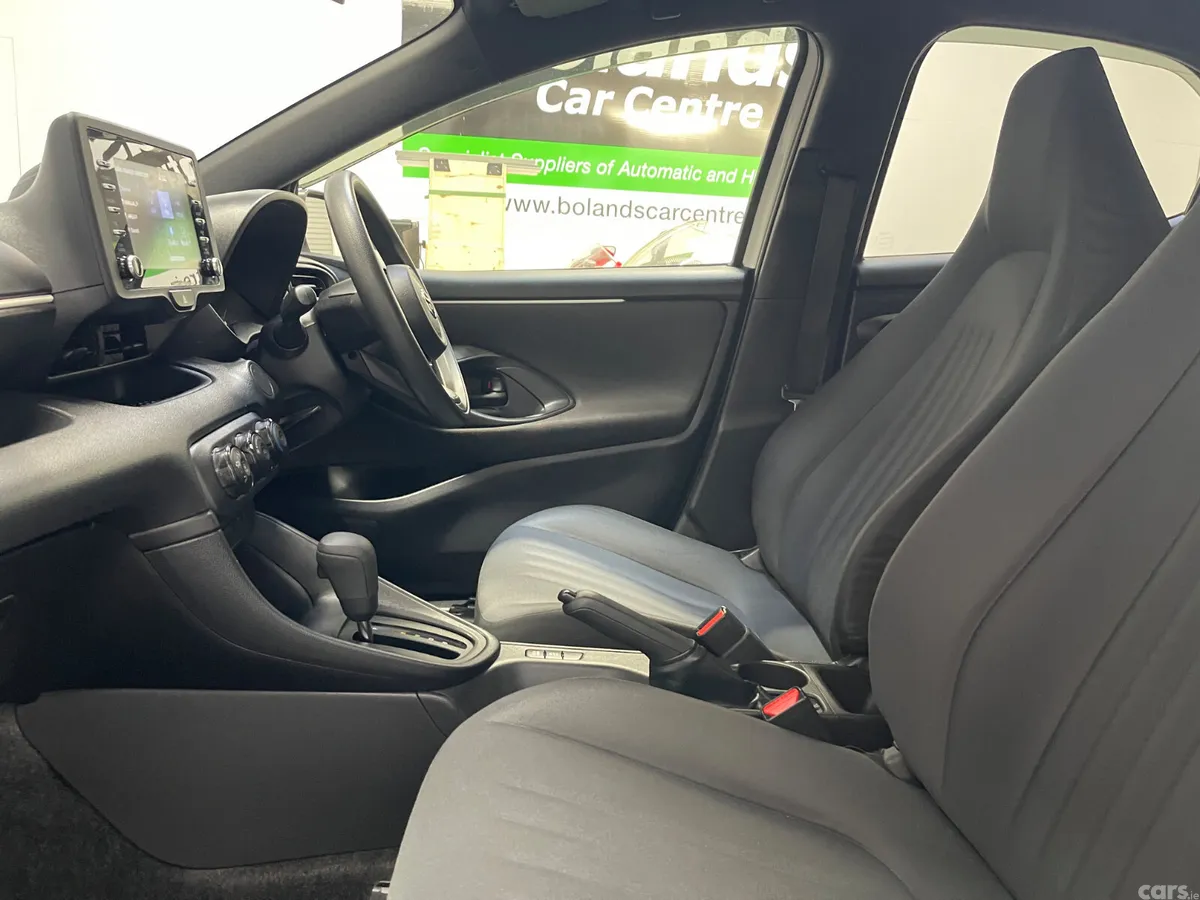 Toyota Yaris Hatchback, Petrol, 2020, White
