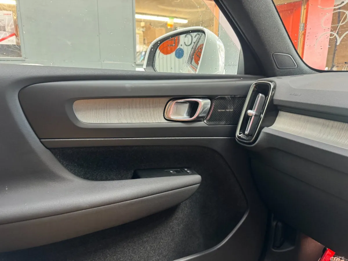 Volvo XC40 SUV, Petrol Hybrid, 2022, White
