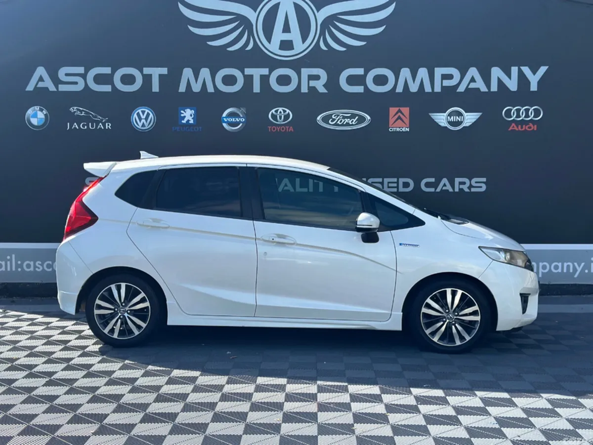 Honda Fit Hatchback, Petrol Hybrid, 2014, White