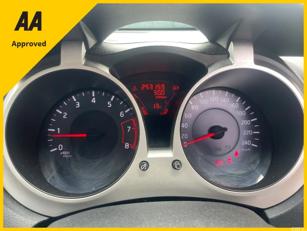 Nissan Juke Hatchback, Petrol, 2011, Silver