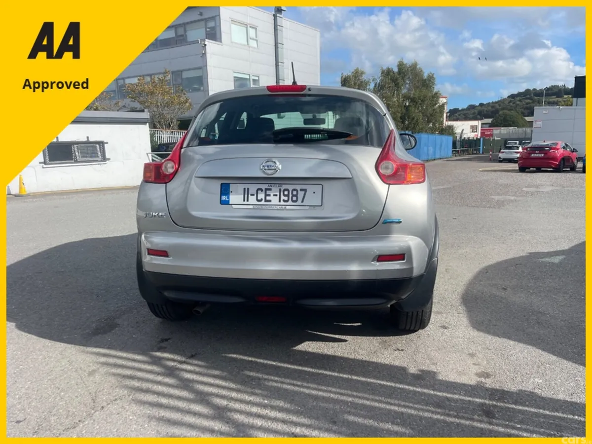 Nissan Juke Hatchback, Petrol, 2011, Silver