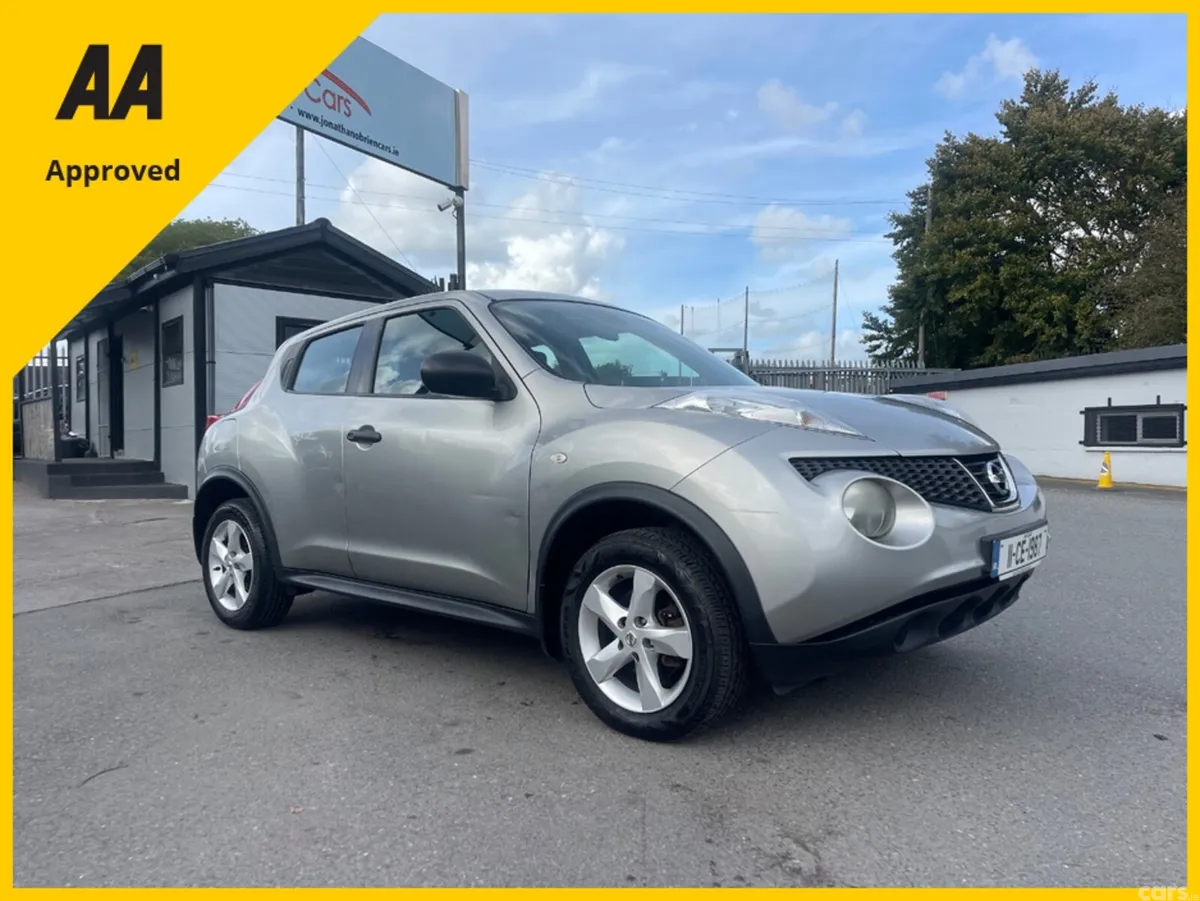 Nissan Juke Hatchback, Petrol, 2011, Silver