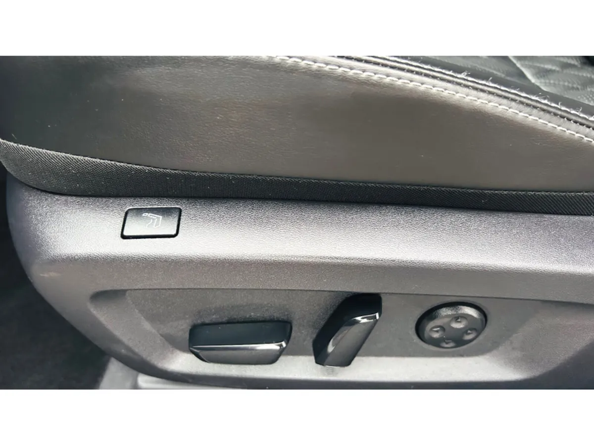 Nissan Qashqai Hatchback, Petrol Hybrid, 2023, White
