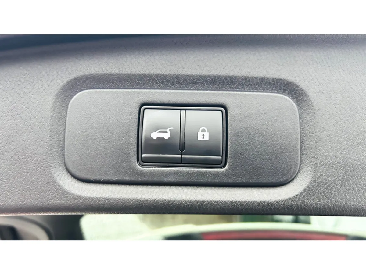 Nissan Qashqai Hatchback, Petrol Hybrid, 2023, White