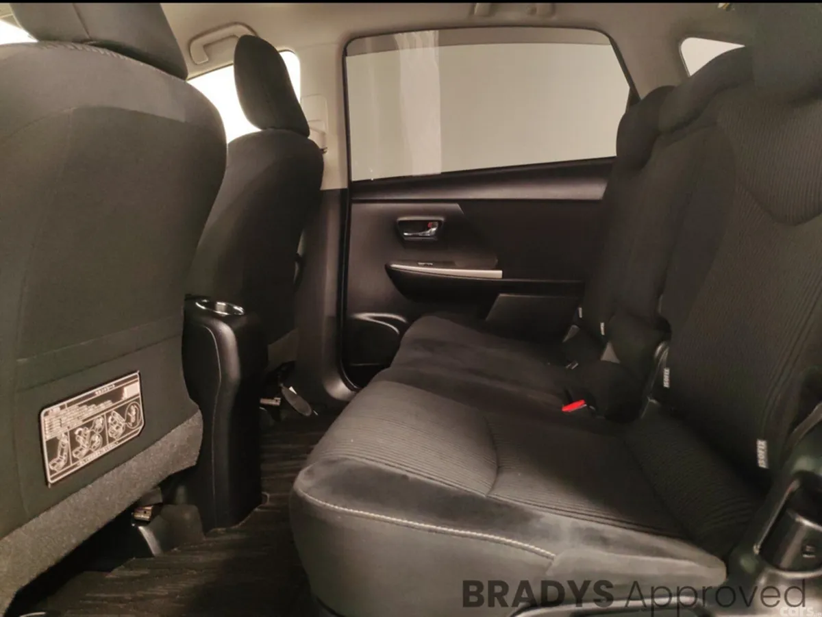 Toyota Prius Hatchback, Petrol, 2016, Silver