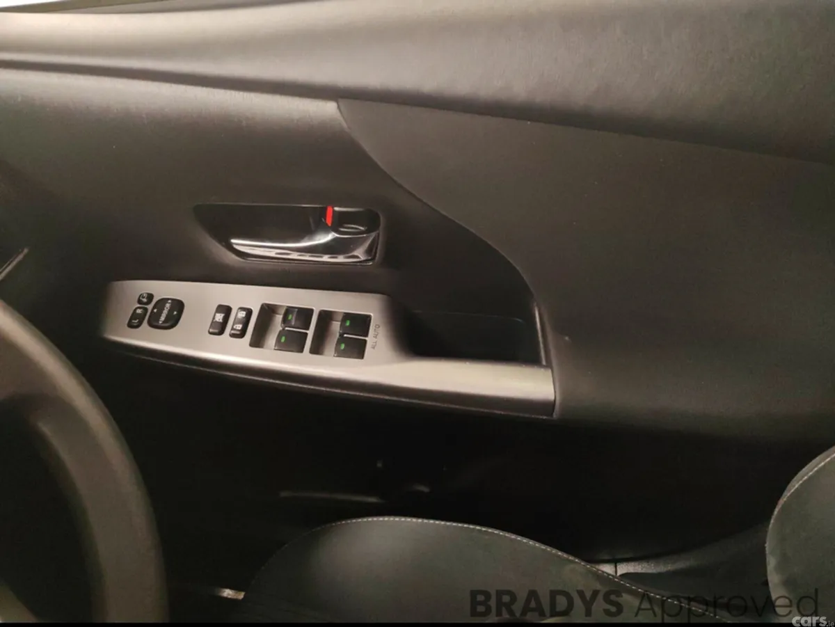 Toyota Prius Hatchback, Petrol, 2016, Silver
