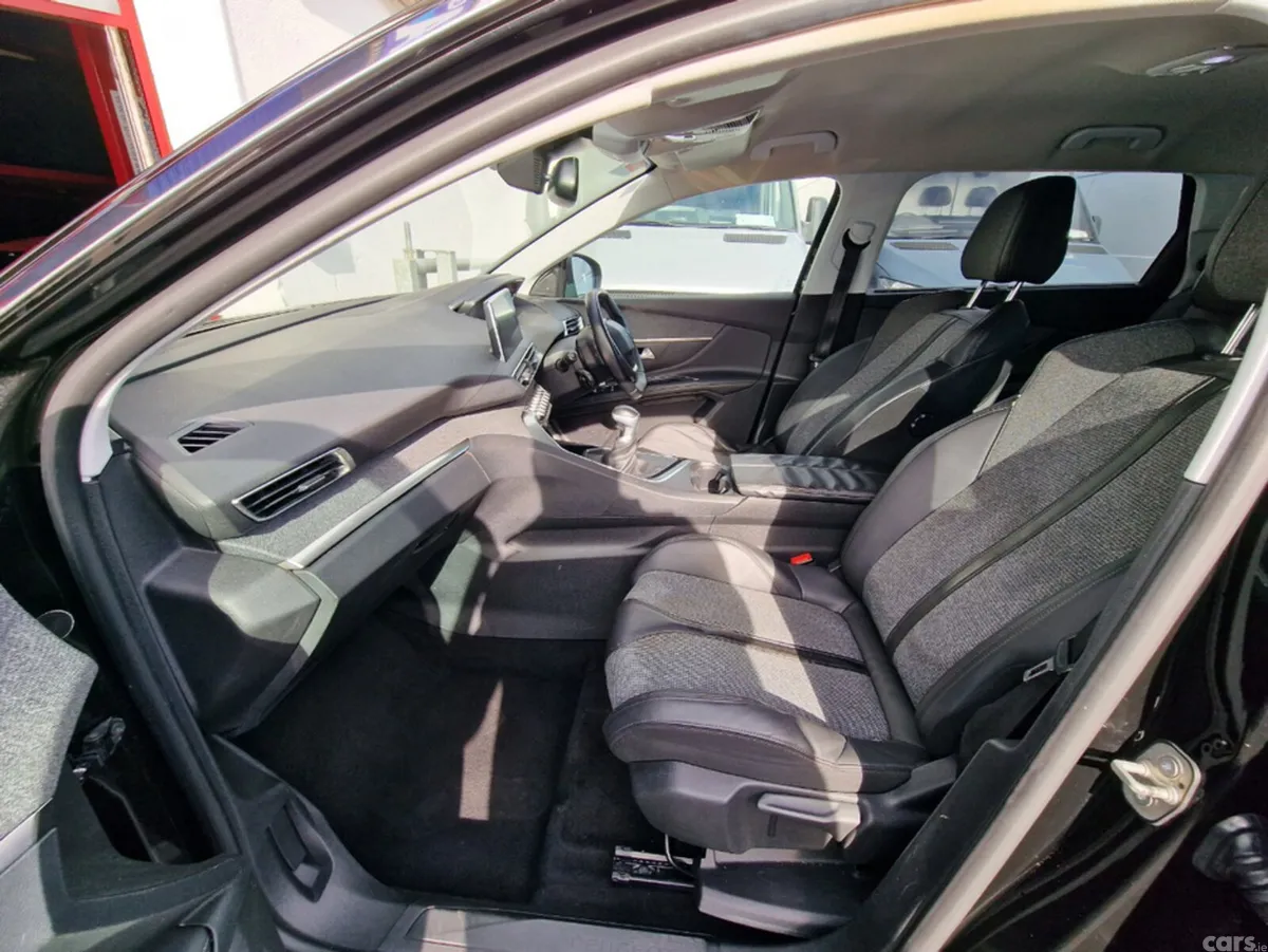 Peugeot 5008 MPV, Diesel, 2018, Black