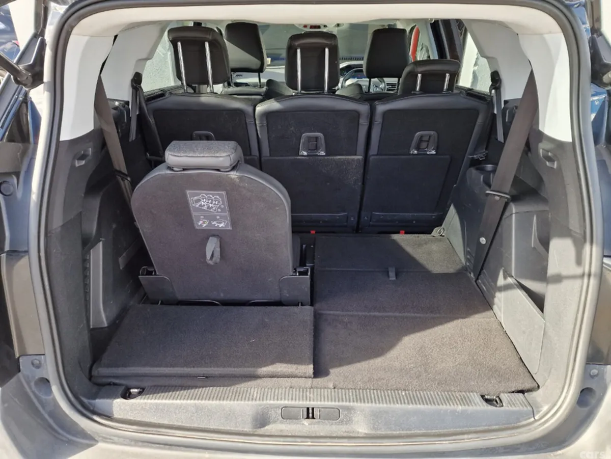Peugeot 5008 MPV, Diesel, 2018, Black
