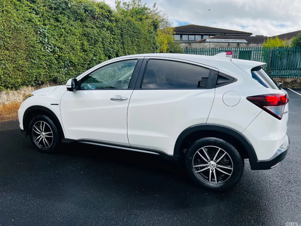 Honda Vezel Estate, Petrol Hybrid, 2015, White
