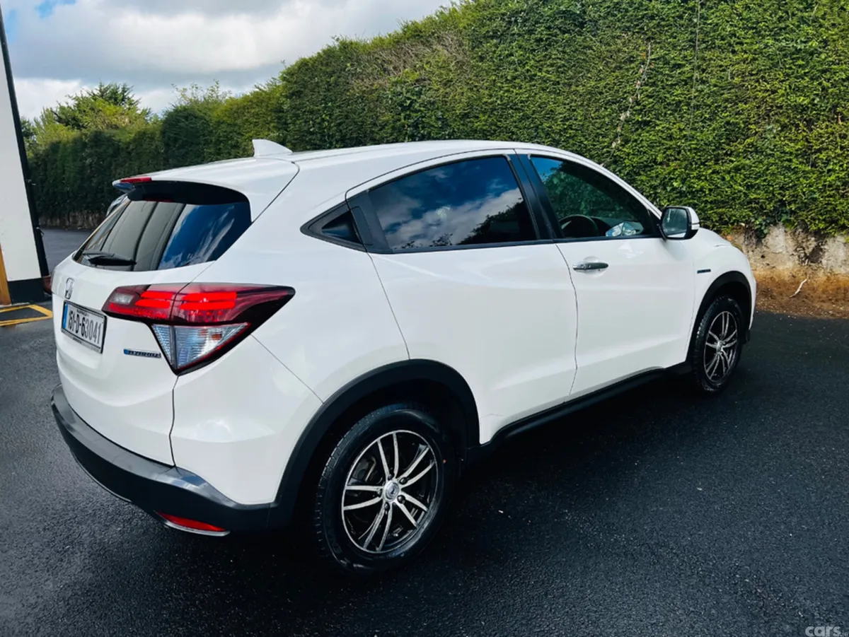 Honda Vezel Estate, Petrol Hybrid, 2015, White