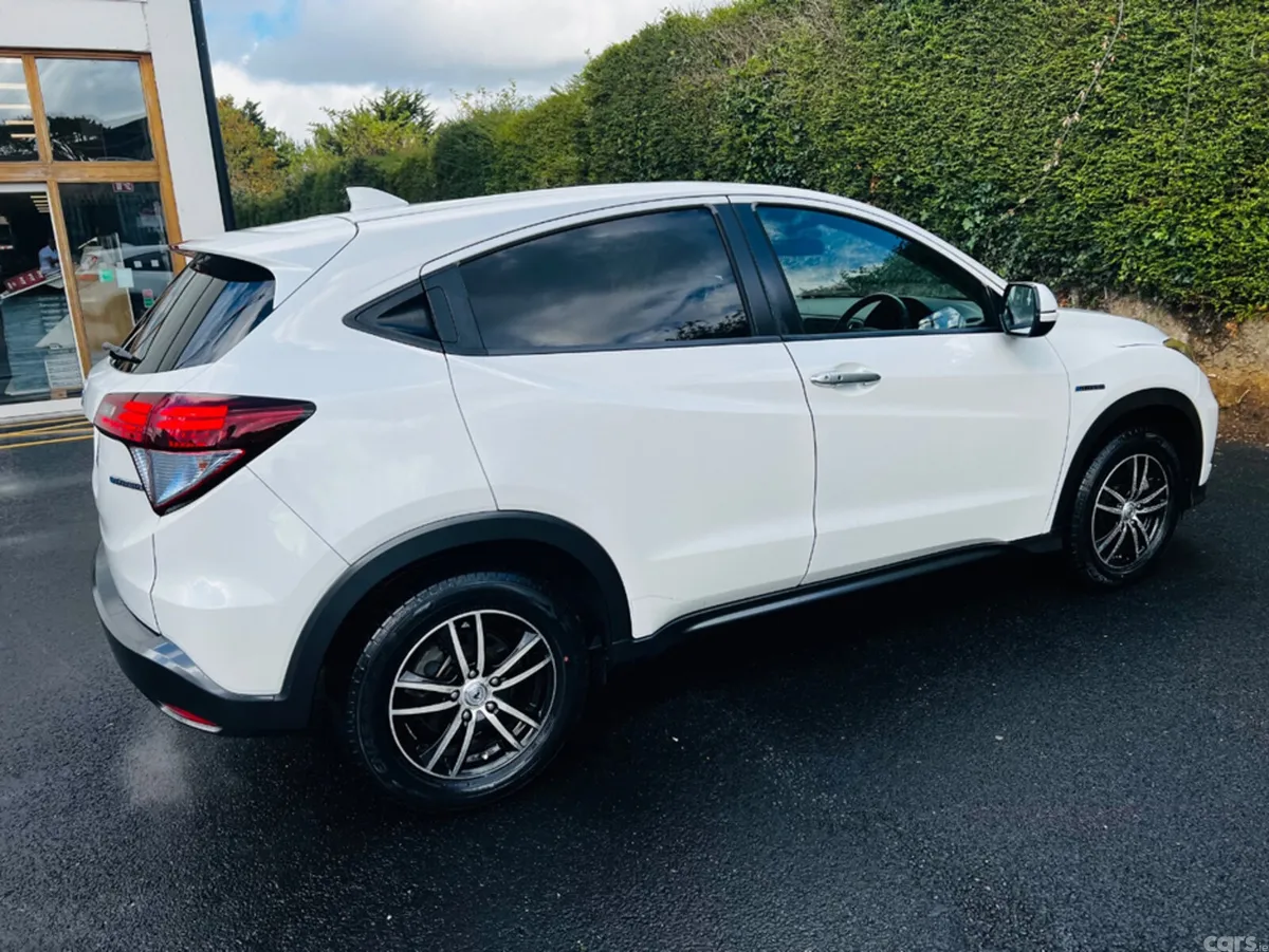 Honda Vezel Estate, Petrol Hybrid, 2015, White