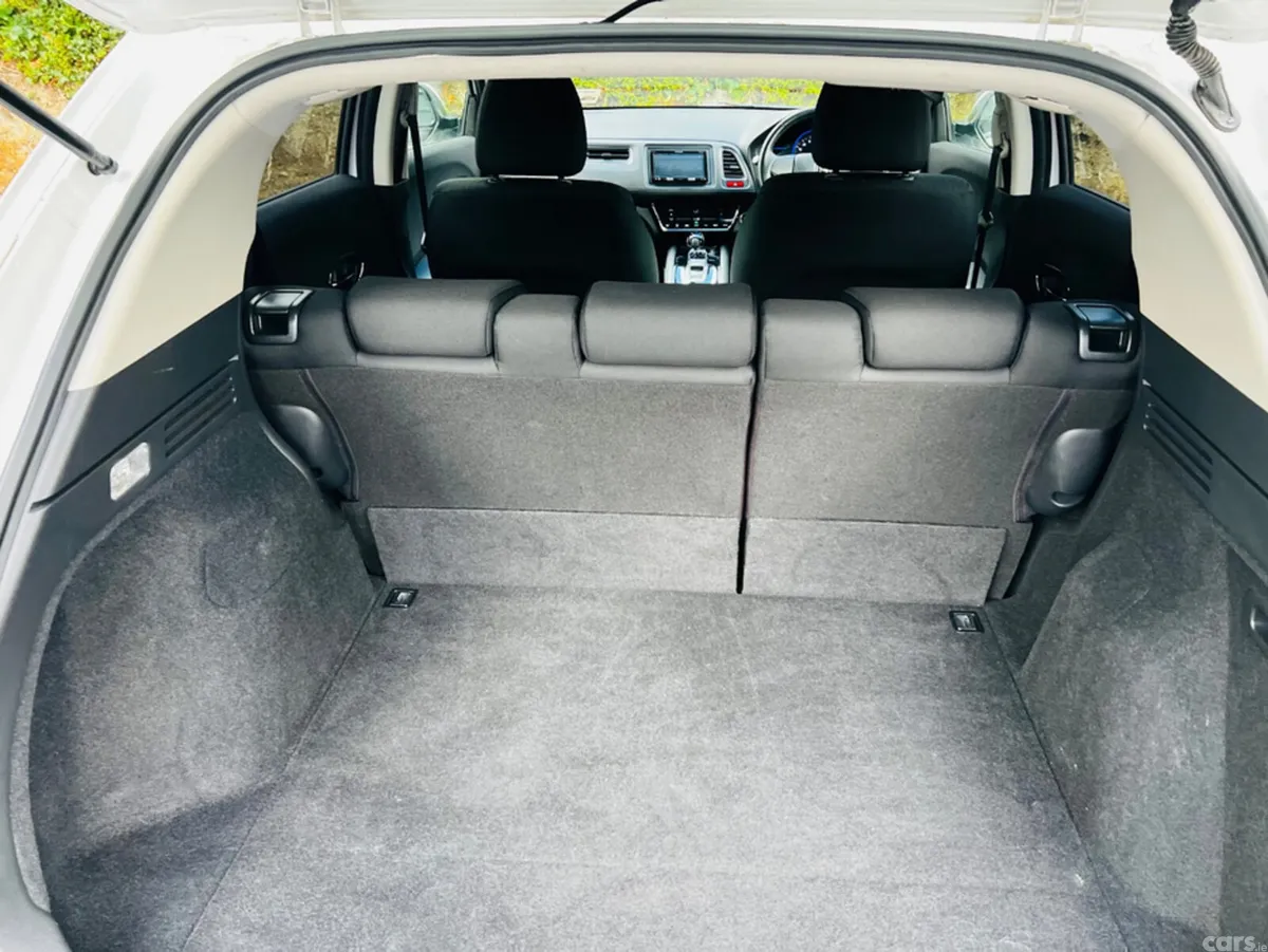 Honda Vezel Estate, Petrol Hybrid, 2015, White