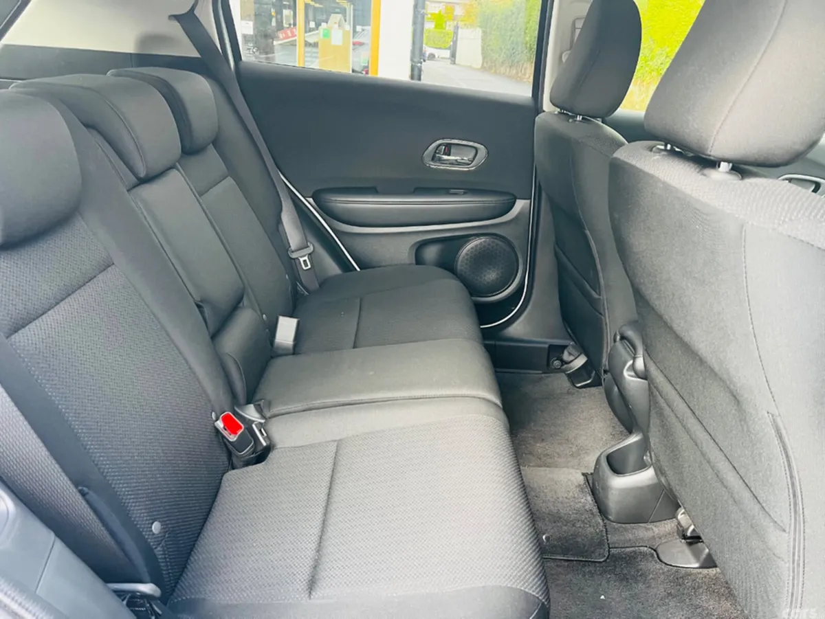 Honda Vezel Estate, Petrol Hybrid, 2015, White