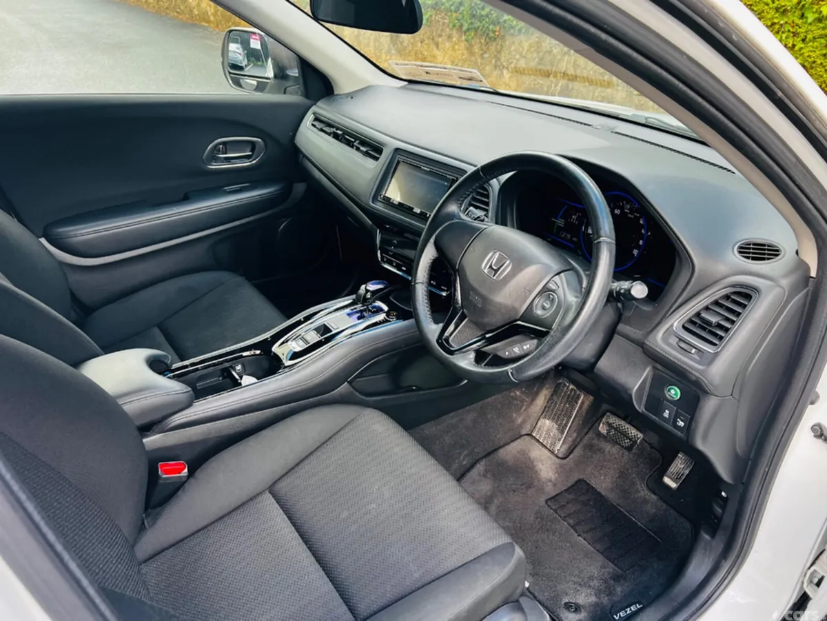 Honda Vezel Estate, Petrol Hybrid, 2015, White