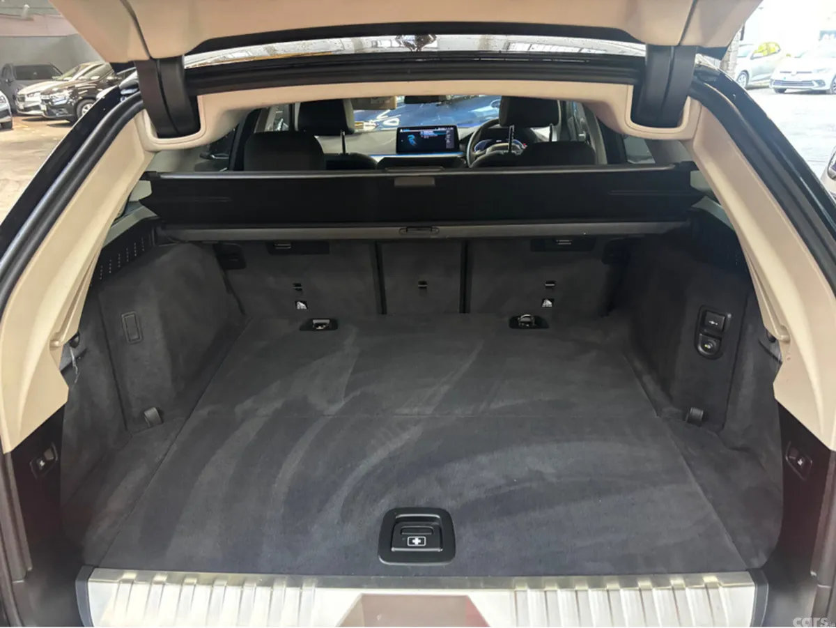 BMW 5-Series Estate, Petrol Plug-in Hybrid, 2023, Black