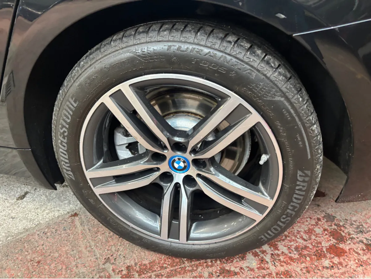 BMW 5-Series Estate, Petrol Plug-in Hybrid, 2023, Black