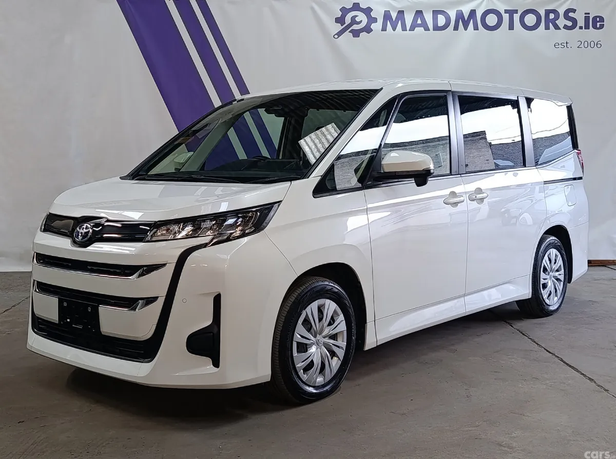 Toyota Noah MPV, Petrol Hybrid, 2022, White