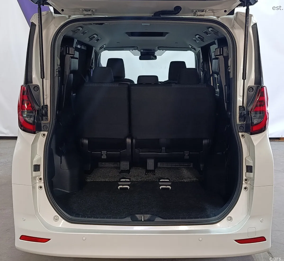 Toyota Noah MPV, Petrol Hybrid, 2022, White