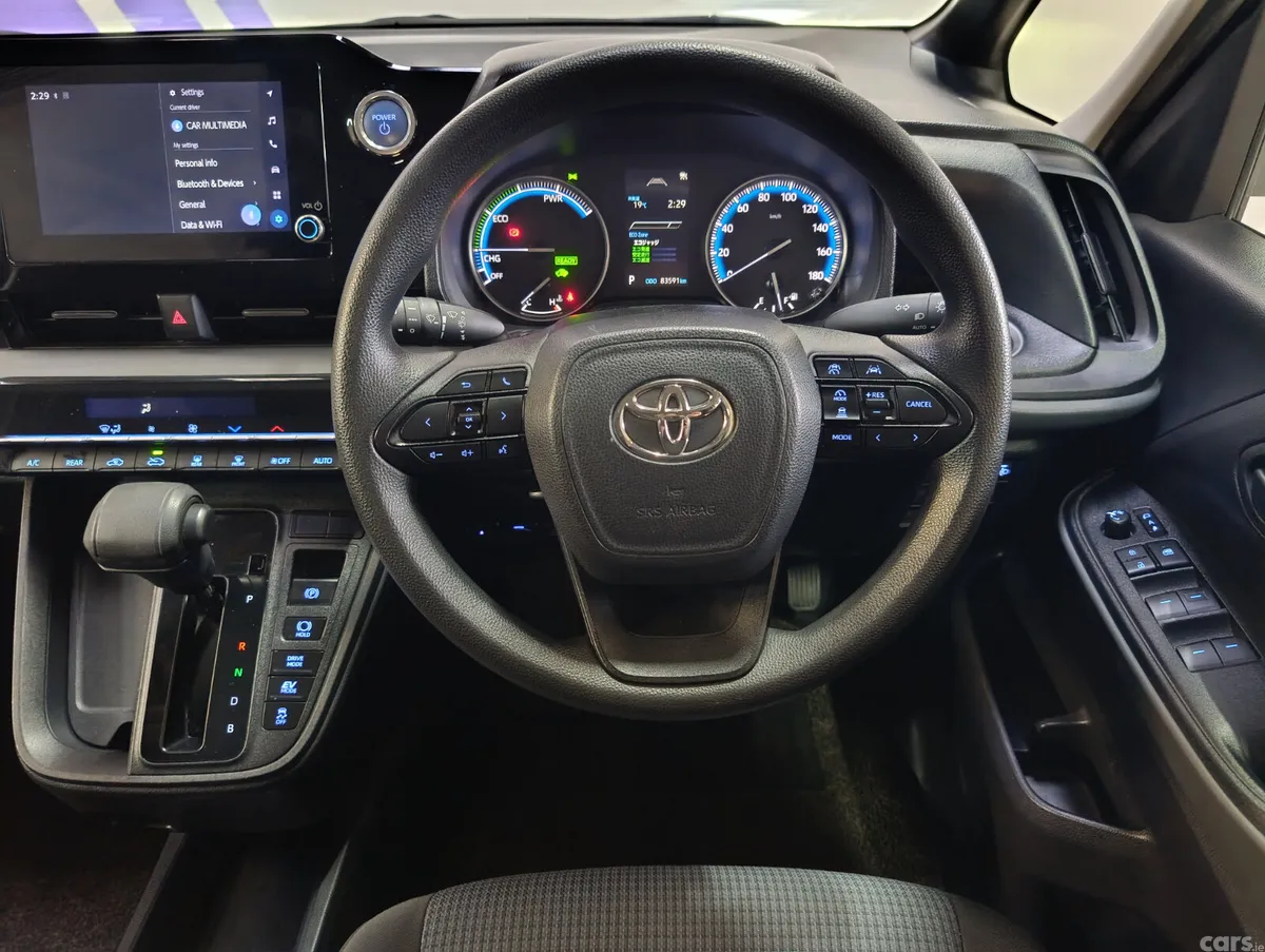 Toyota Noah MPV, Petrol Hybrid, 2022, White