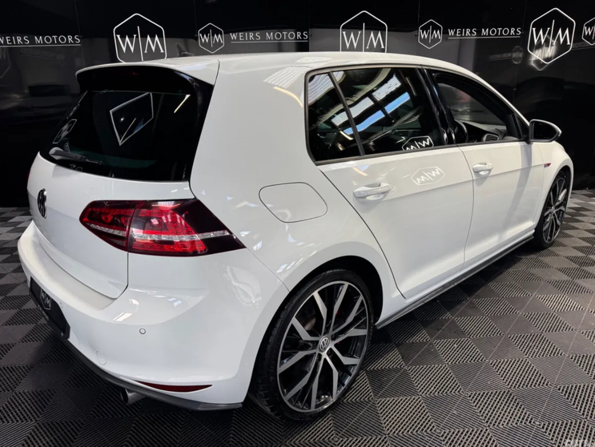 Volkswagen Golf Hatchback, Petrol, 2014, White