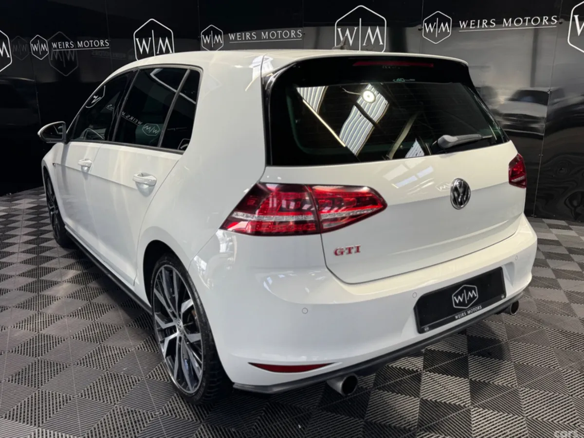 Volkswagen Golf Hatchback, Petrol, 2014, White