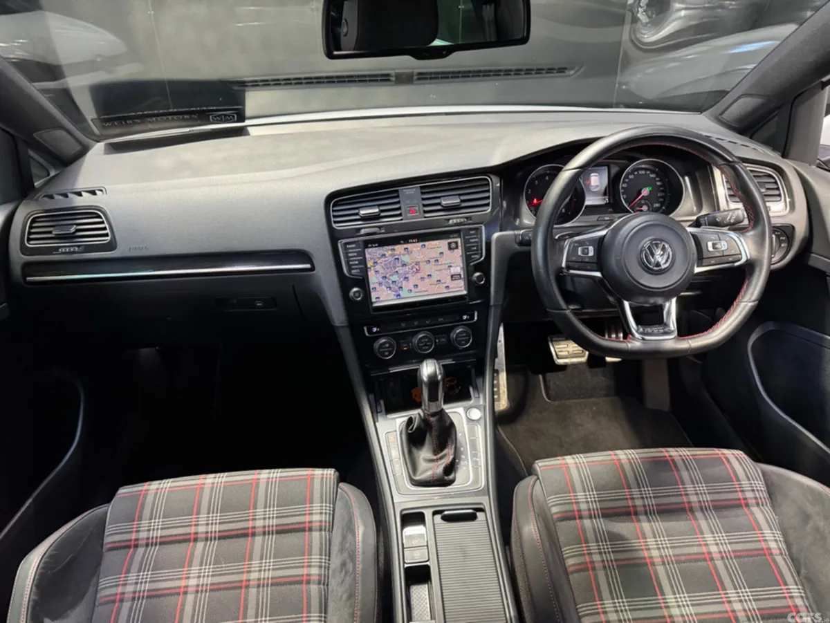 Volkswagen Golf Hatchback, Petrol, 2014, White