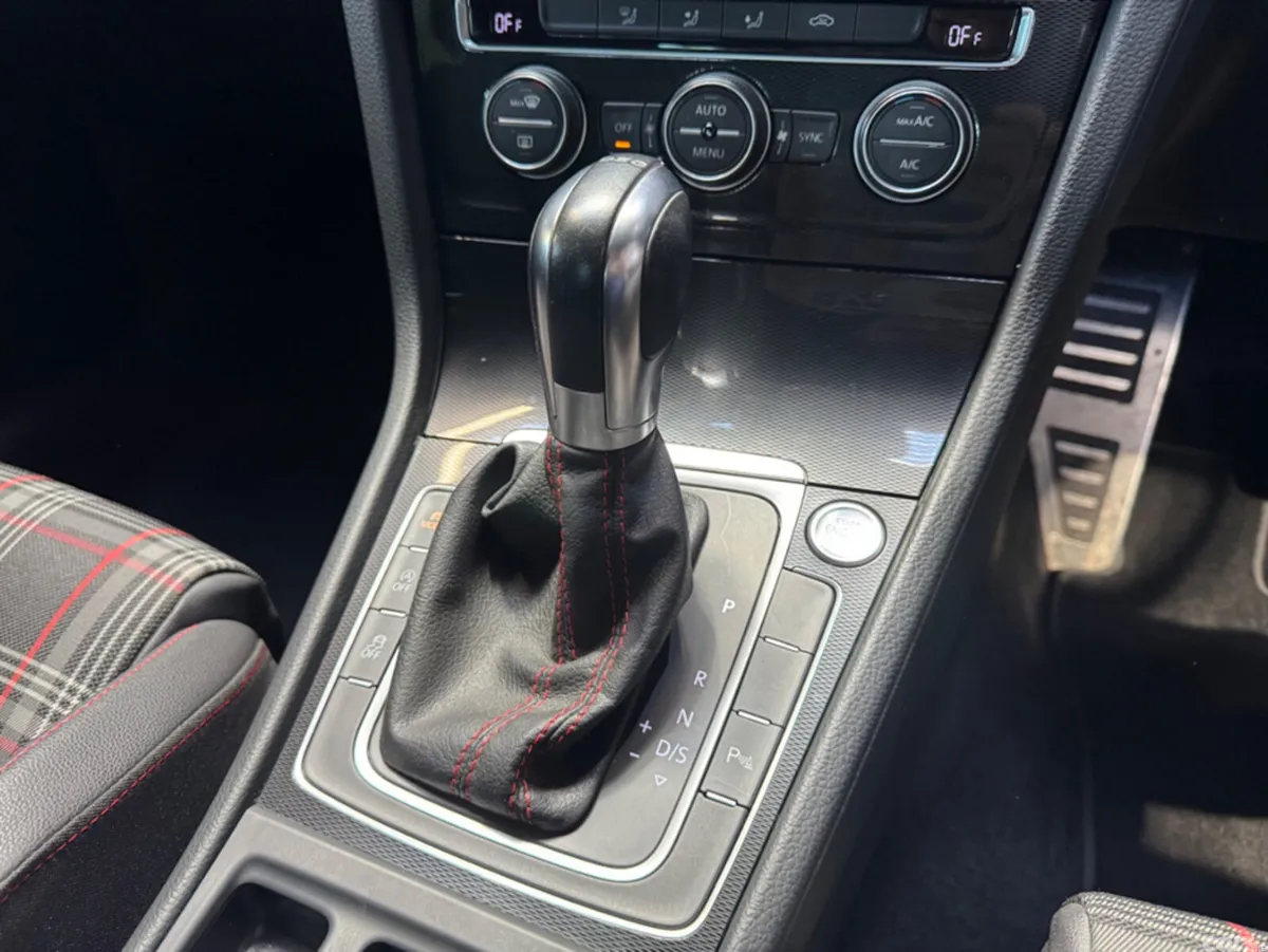 Volkswagen Golf Hatchback, Petrol, 2014, White