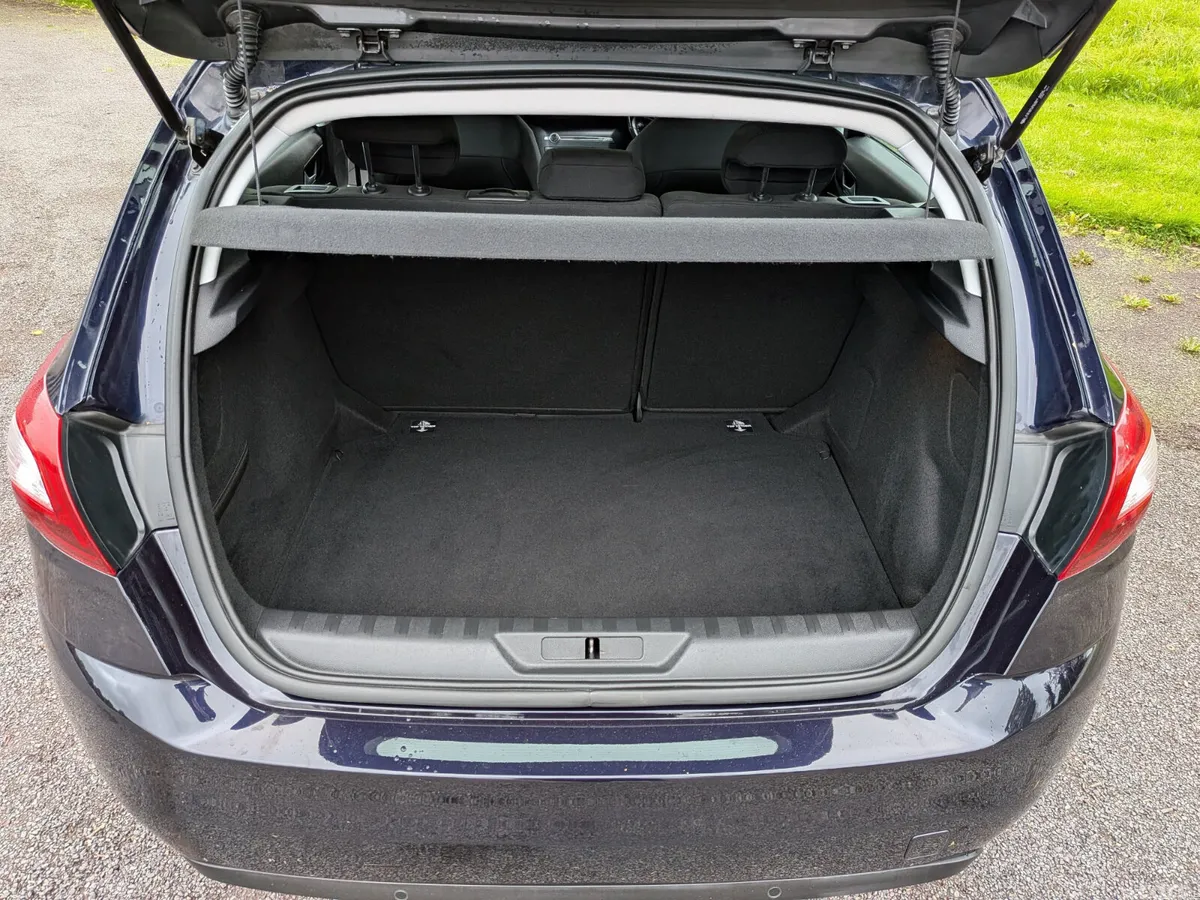 Peugeot 308 Hatchback, Diesel, 2017, Blue