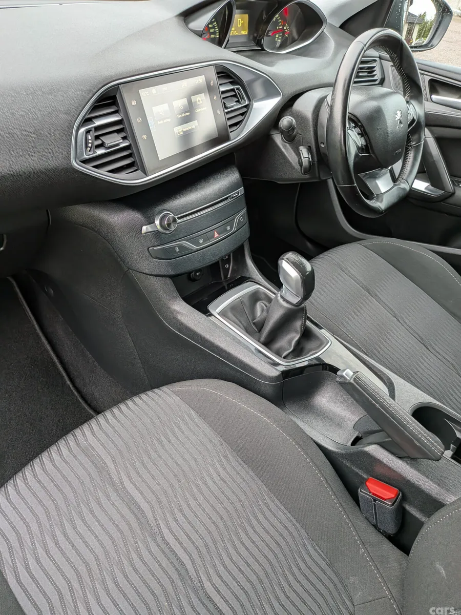 Peugeot 308 Hatchback, Diesel, 2017, Blue