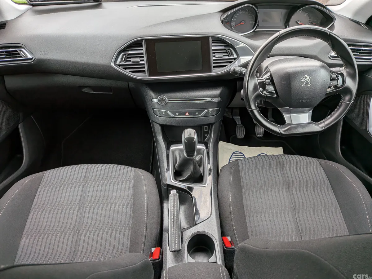 Peugeot 308 Hatchback, Diesel, 2017, Blue