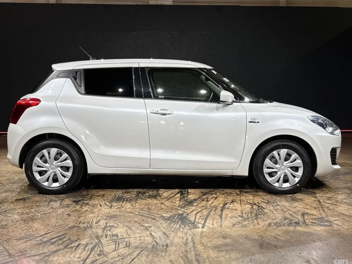 Suzuki Swift Hatchback, Petrol Hybrid, 2023, White