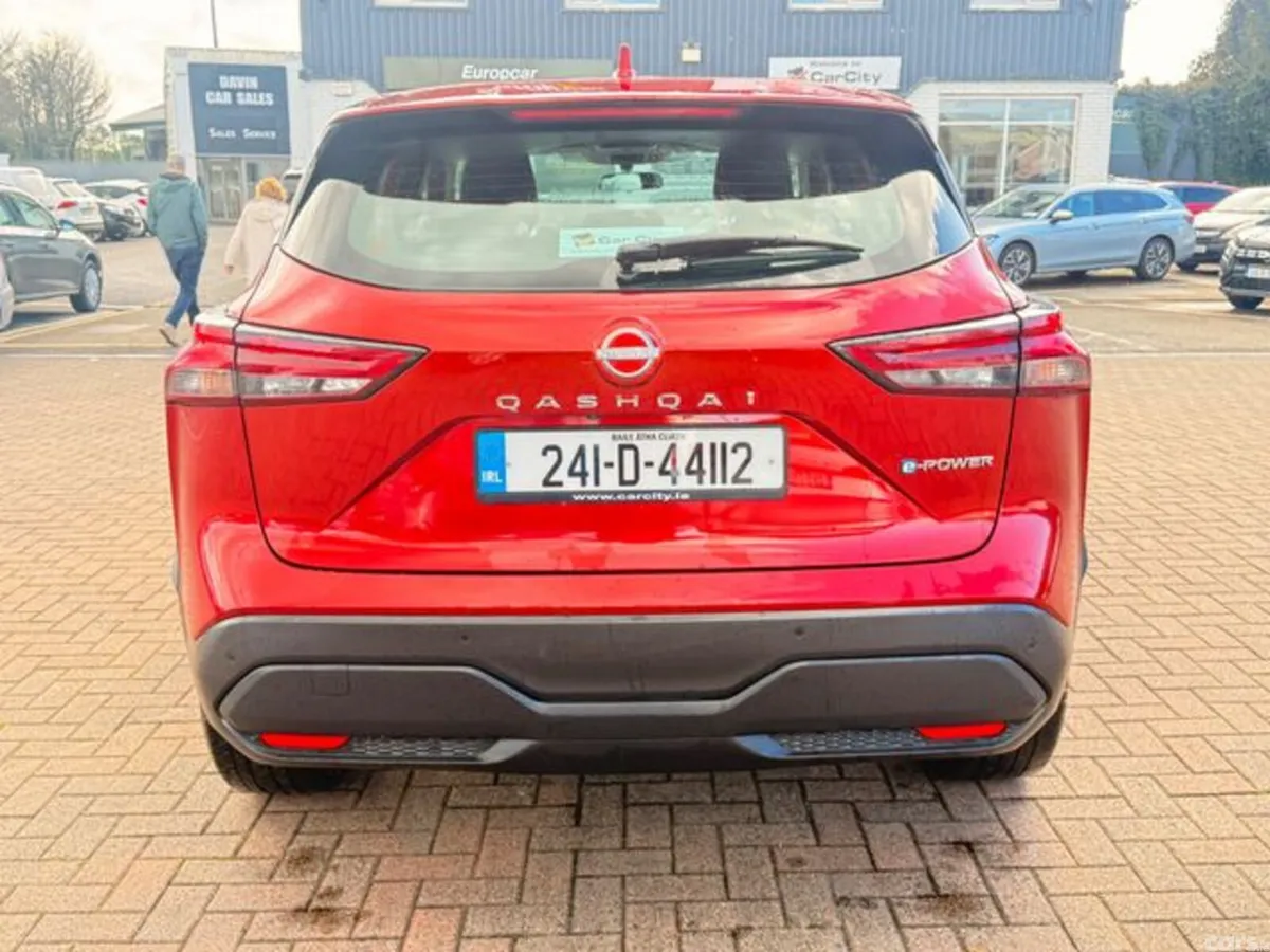 Nissan Qashqai MPV, Petrol, 2024, Red