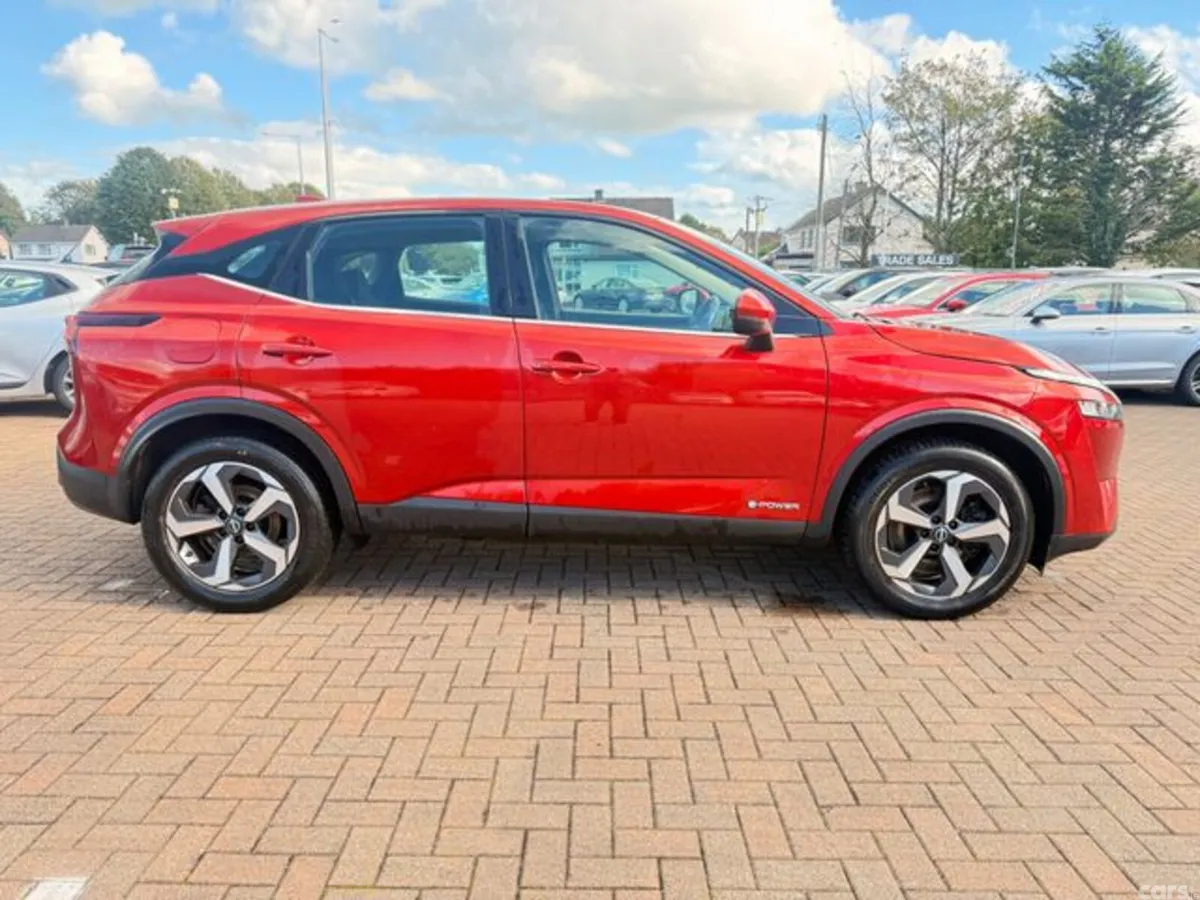 Nissan Qashqai MPV, Petrol, 2024, Red